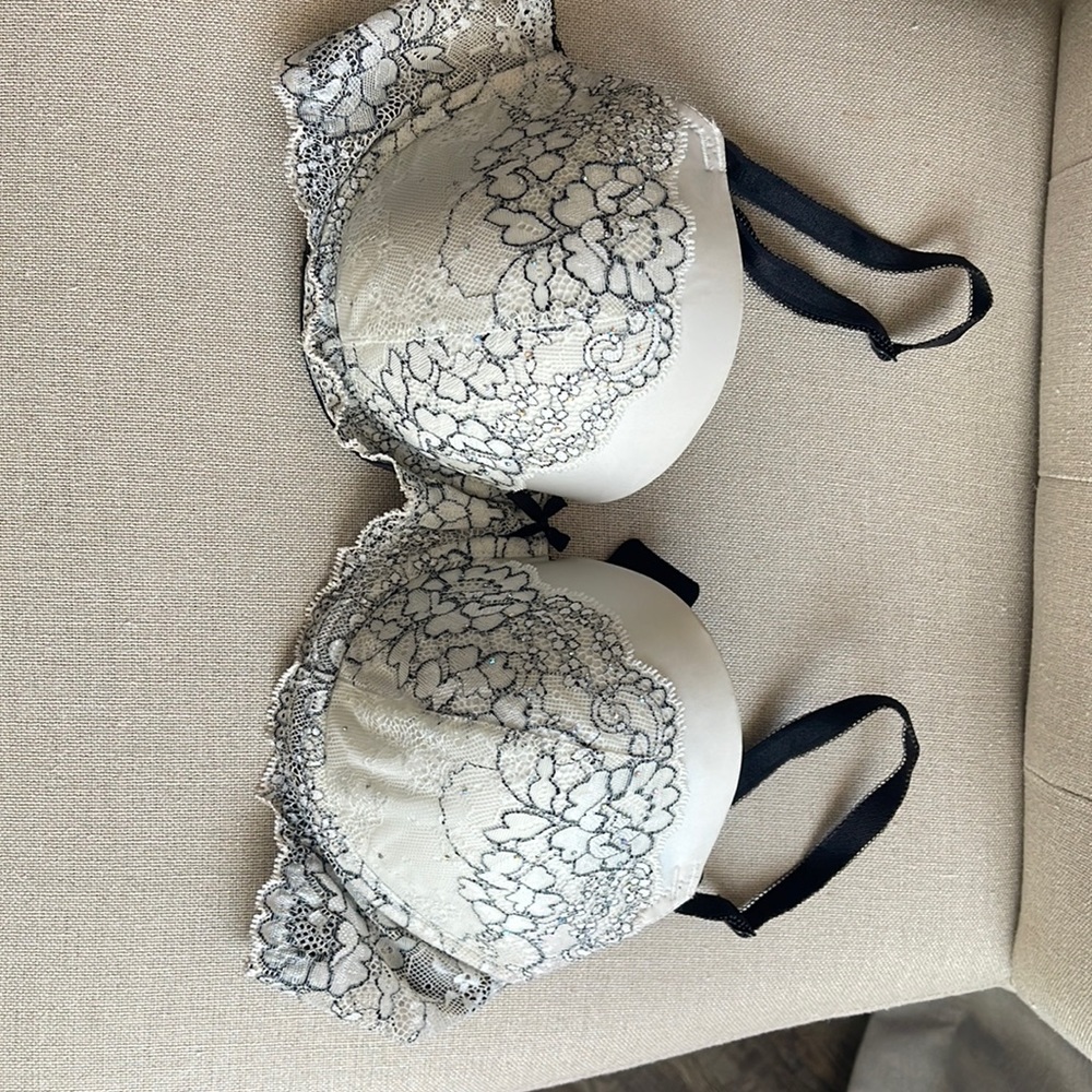 Victorias Secret White lace bra
